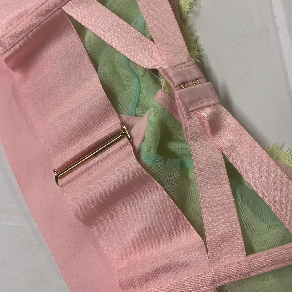 Dora Larsen Emelie Strapless Bra 32 new  without tags  pink yellow
